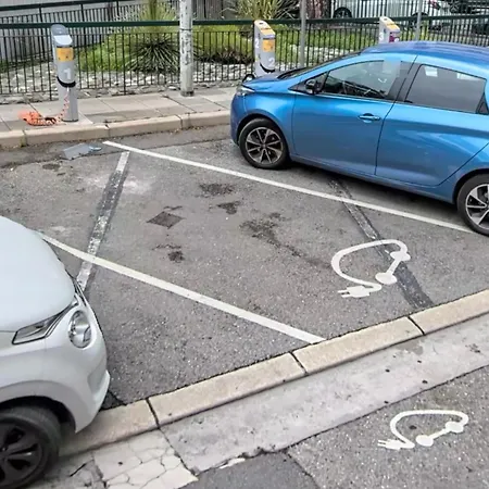 3 Pieces Proche Du Negresco *