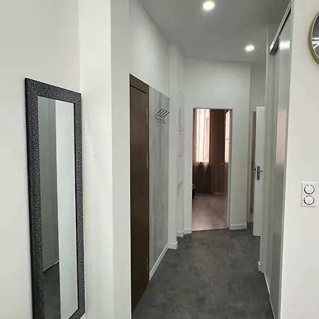 3 Pieces Proche Du Negresco *