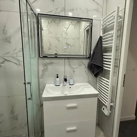 3 Pieces Proche Du Negresco *